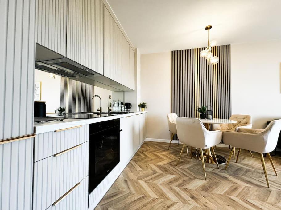 Balcony & Parking, Modern Elegant Apartment! Near Tram Wrocław Exterior foto